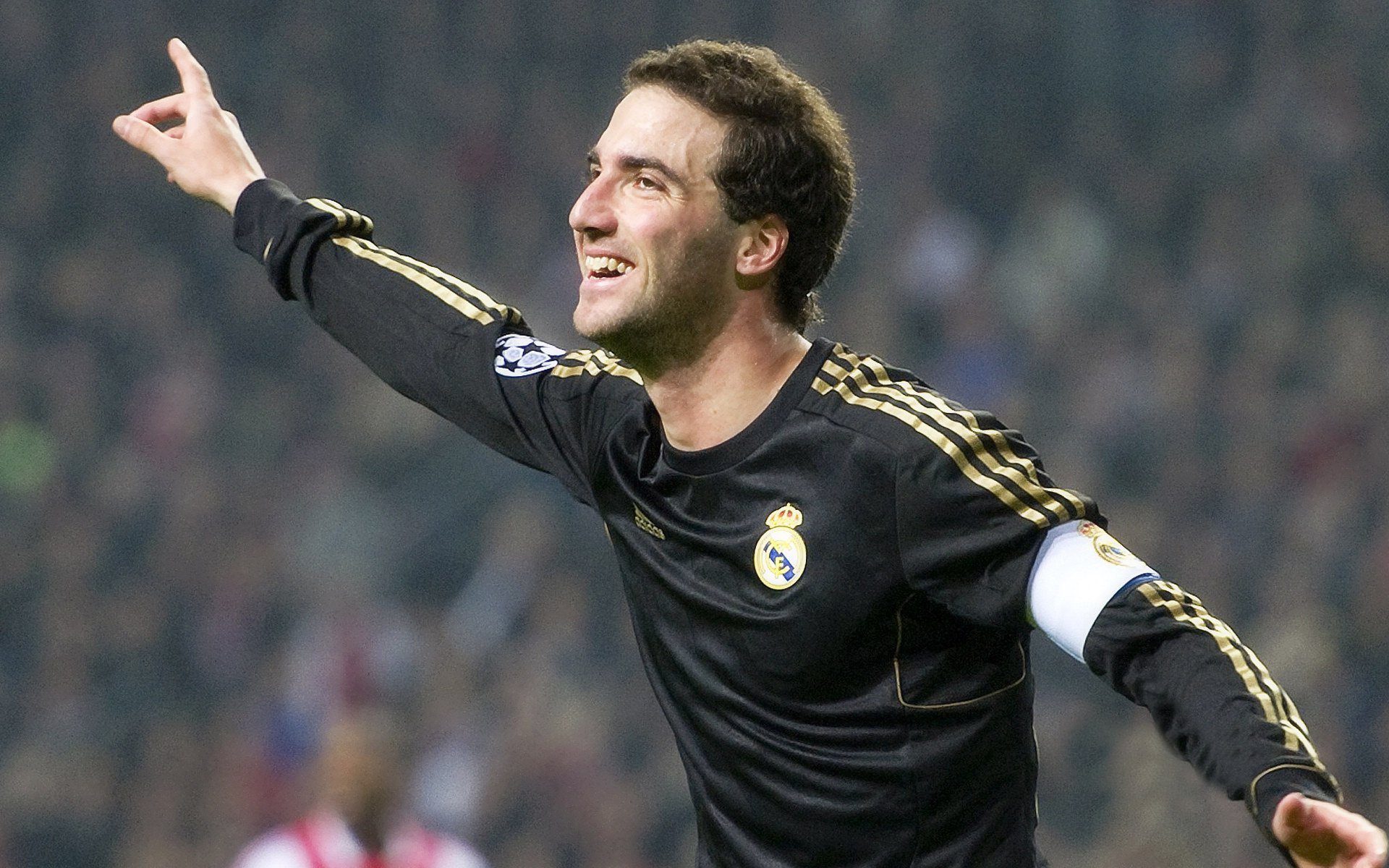 德甲战场火热：攻守激烈，精彩不断！，德甲打法