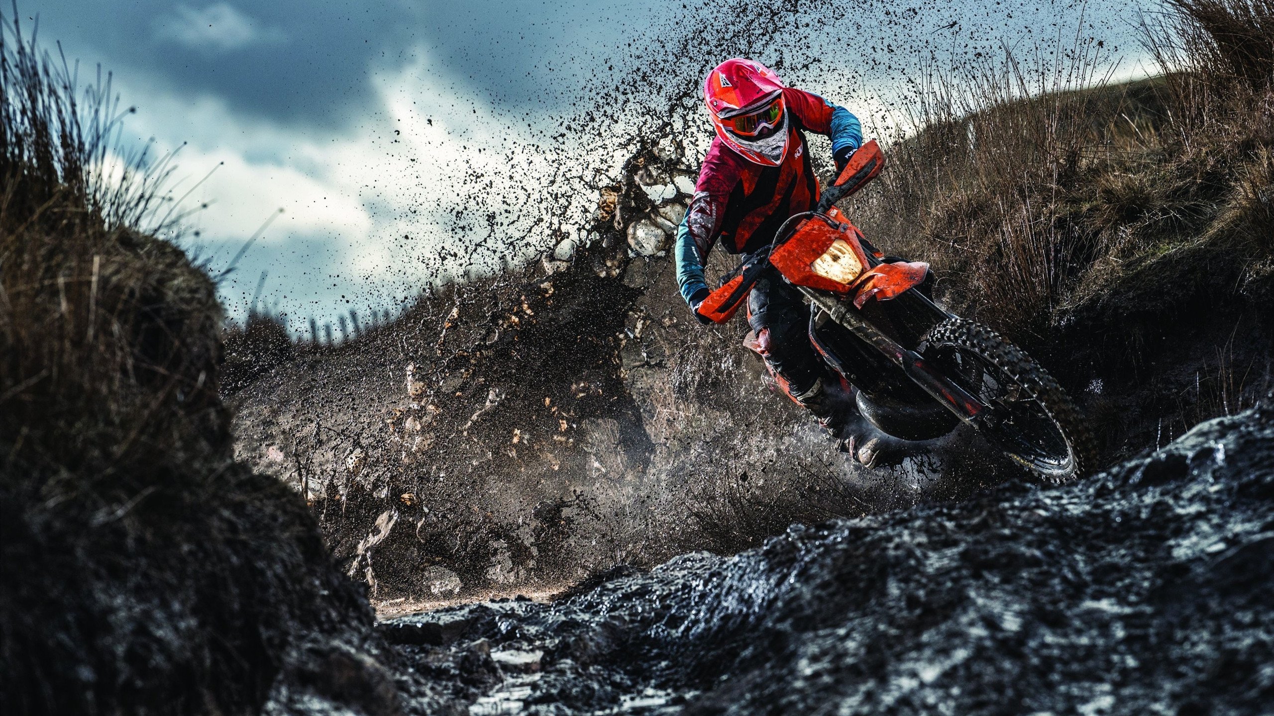 勇士在第四节实现大逆转,库里关键三分让球队夺冠希望再燃!,勇士第三节50分