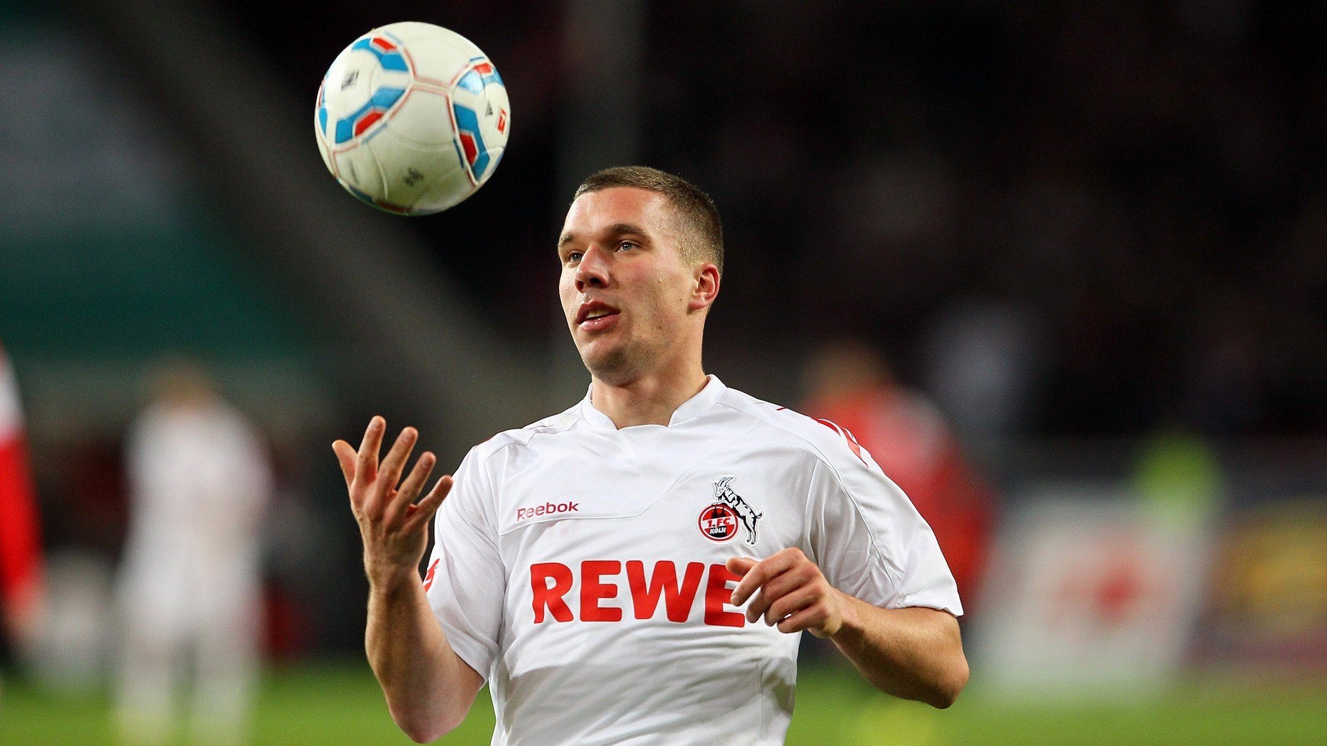 蛙泳新秀摩纳哥刷新个人纪录，摩纳哥泳池